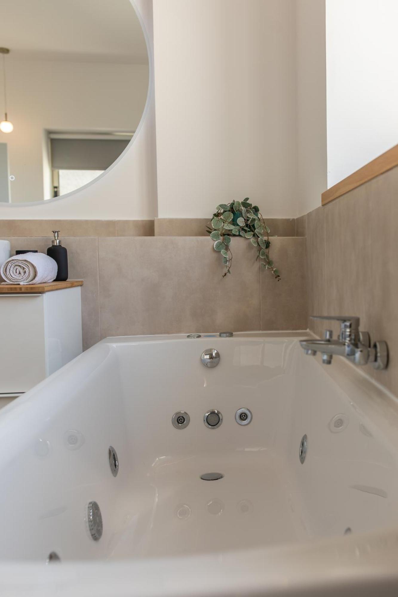 Rooms - Unique Staying In Paphos Centre ห้อง รูปภาพ