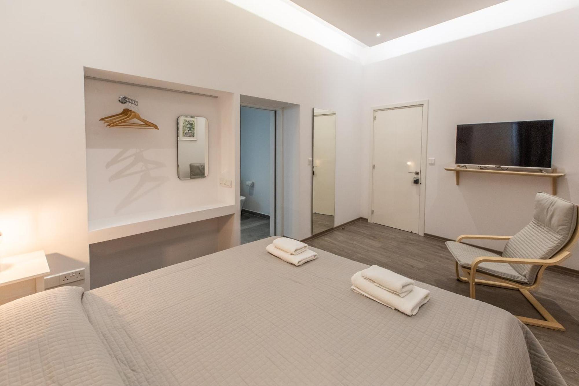 Rooms - Unique Staying In Paphos Centre ห้อง รูปภาพ